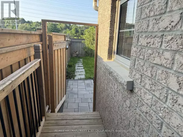 Aurora, ON L4G1B7,80 Chouinard WAY #Lower