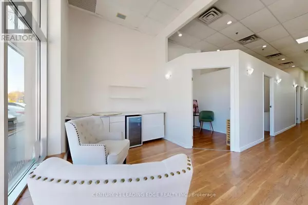 Newmarket (summerhill Estates), ON L3X3A5,17080 Bathurst ST West #5