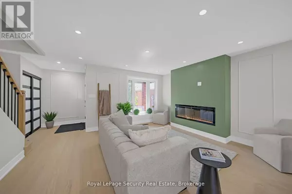 Vaughan (east Woodbridge), ON L4L1E7,74 ANDREA LANE