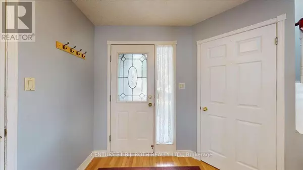 Innisfil, ON L9S1W4,995 LINDEN STREET