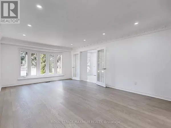 Richmond Hill (doncrest), ON L4B1Z2,22 A WALTHAM CRESCENT