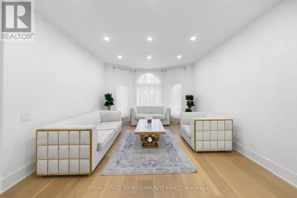 Richmond Hill (mill Pond), ON L4C4L5,72A OXFORD STREET