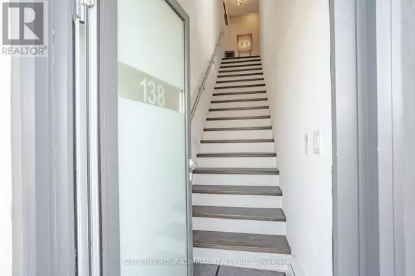 Innisfil, ON L9S0M1,331 Broward WAY #138