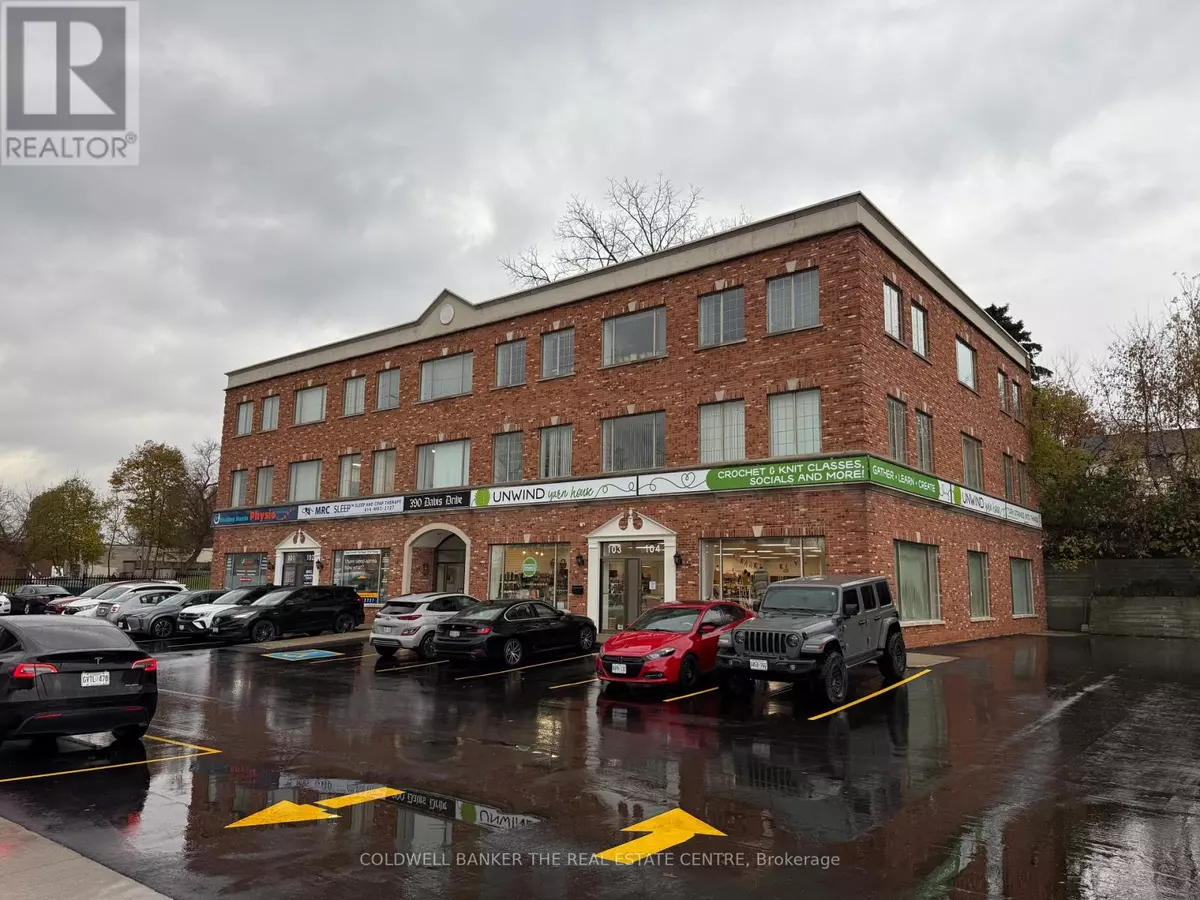 Newmarket (central Newmarket), ON L3Y7T8,390 Davis DR #LL2