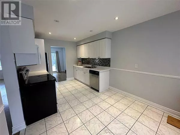 Richmond Hill (north Richvale), ON L4C7P9,160 Don Head Village BLVD #Main