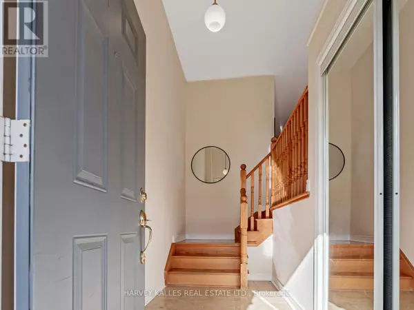 Vaughan (patterson), ON L4J0C5,700 Summeridge DR #11