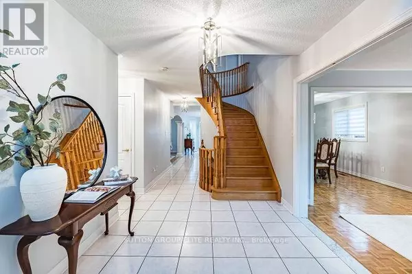 Vaughan (elder Mills), ON L4H1G2,8734 MARTIN GROVE ROAD W