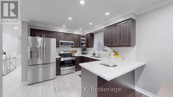 Newmarket (woodland Hill), ON L3X2Y3,242 MARBLE PLACE W