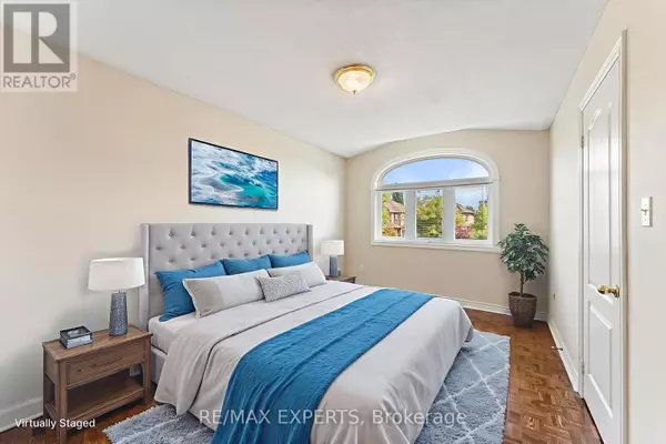 Vaughan (maple), ON L6A2M7,157 CHEROKEE DRIVE