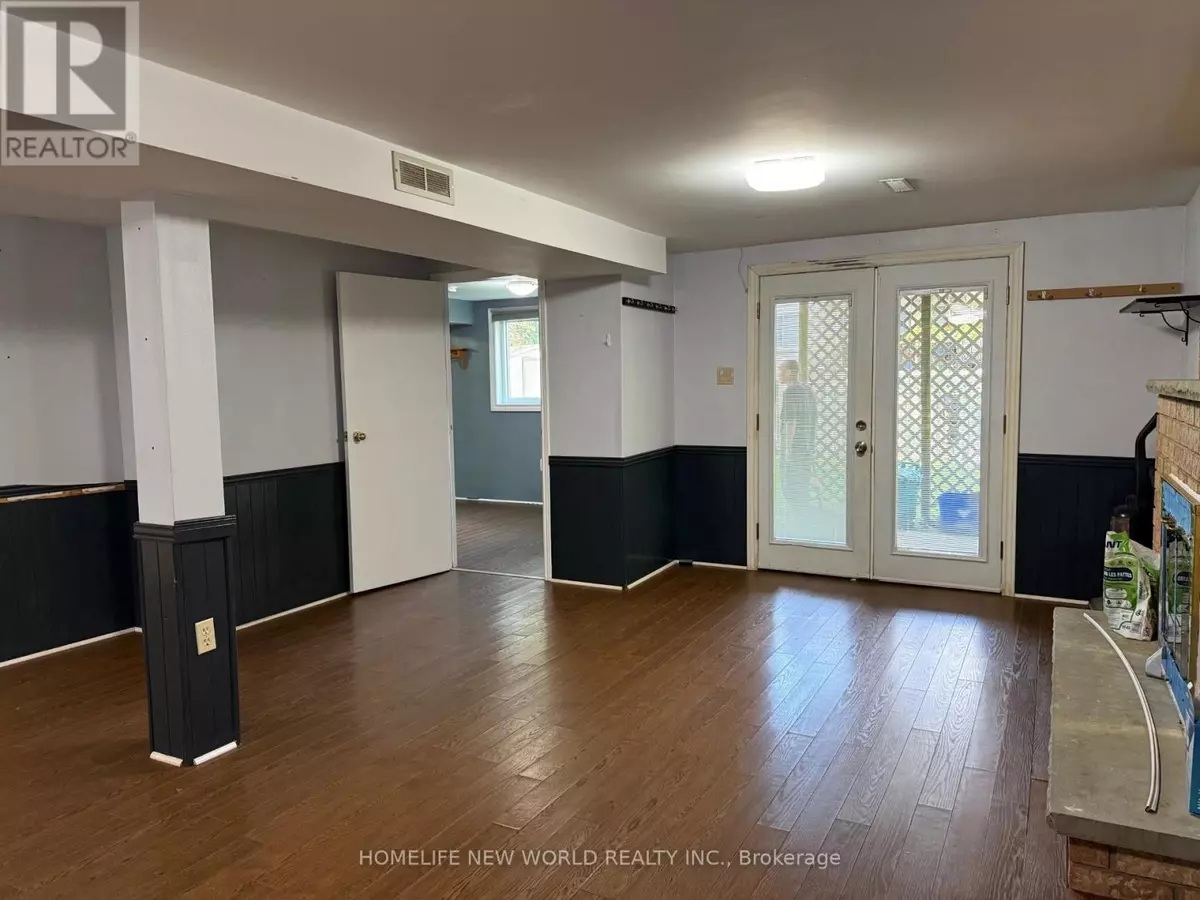 Newmarket (bristol-london), ON L3Y7L2,WALK OUT BASEMENT APT - 252 OSMOND CRESCENT