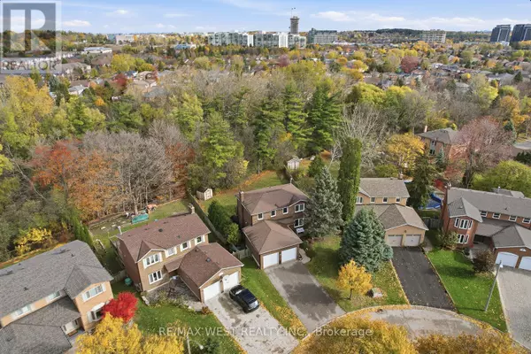 12 LIPPINCOTT COURT, Richmond Hill (north Richvale), ON L4C7M5