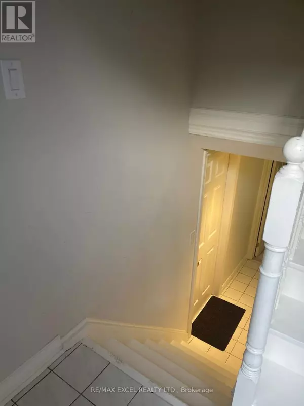 Richmond Hill (crosby), ON L4C2R8,BACHLOR-BASEMENT - 387 CROSBY AVENUE