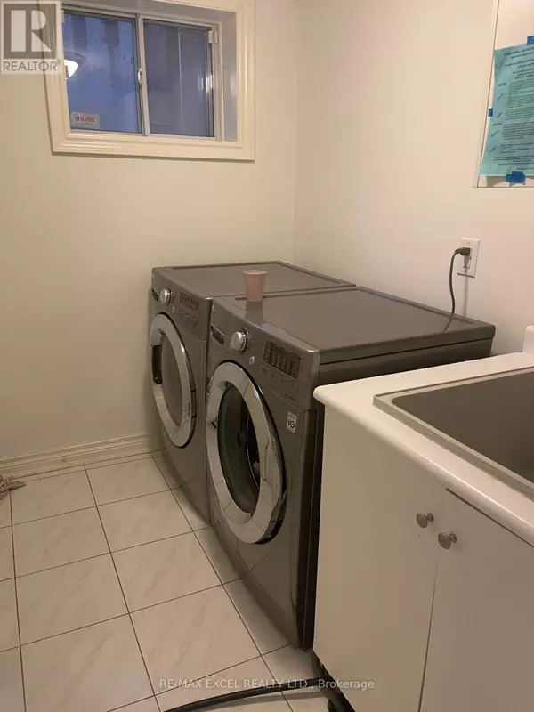 Richmond Hill (crosby), ON L4C2R8,BACHLOR-BASEMENT - 387 CROSBY AVENUE