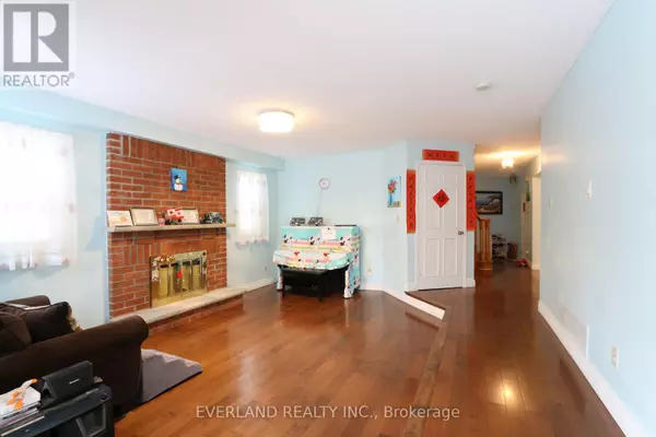 Markham (unionville), ON L3R4H4,28 BAUER CRESCENT