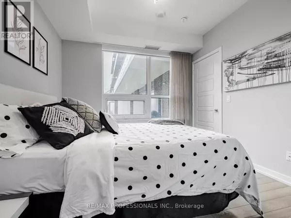 Innisfil, ON L9S0L9,241 Sea Ray AVE #A101