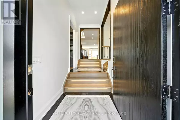 Richmond Hill (south Richvale), ON L4C6C5,131A BIRCH AVENUE