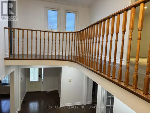 Richmond Hill (doncrest), ON L4B1V7,MAIN 11 HAZELMERE DRIVE