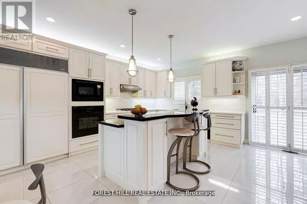 Vaughan (uplands), ON L4J8K7,66 SANIBEL CRESCENT