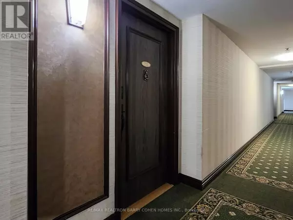 Markham (royal Orchard), ON L3T4V9,8111 Yonge ST #705