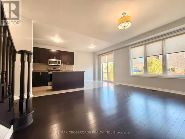 Newmarket (woodland Hill), ON L3X0J5,205 LAKER COURT