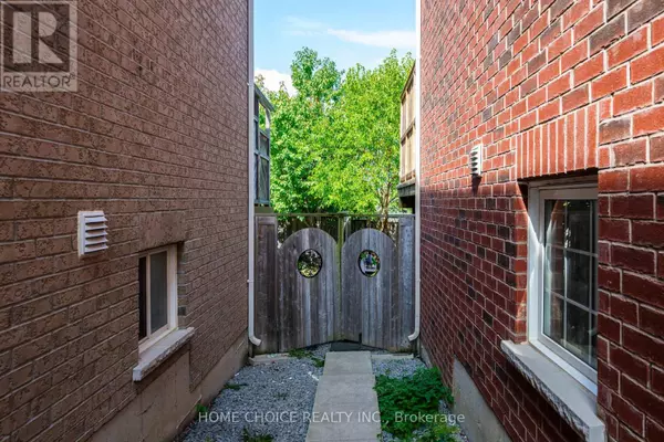 Newmarket (summerhill Estates), ON L3X2N2,328 RITA'S AVENUE