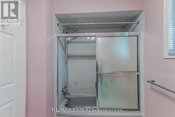 Vaughan (east Woodbridge), ON L4L1Z7,100 NIMBUS PLACE