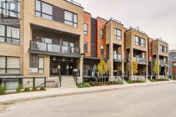 24 Lytham Green CIR #16, Newmarket (glenway Estates), ON L3Y0H4