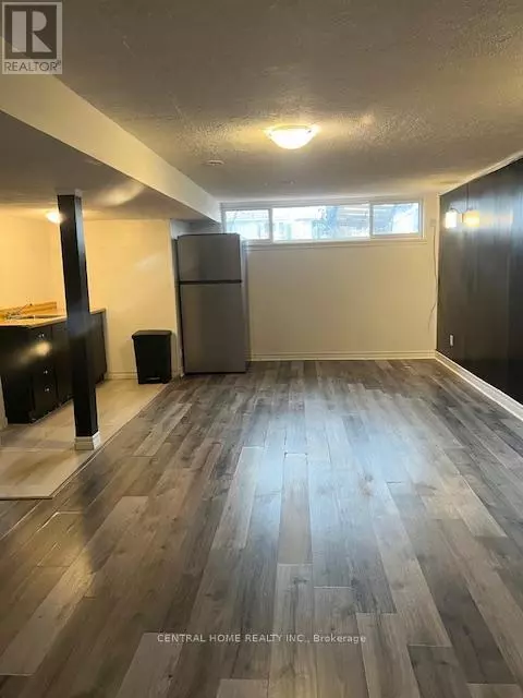 Newmarket (bristol-london), ON L3Y2Z5,192 Silverbirch DR East #Basement