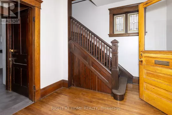 333 Millard AVE #Upper, Newmarket (central Newmarket), ON L3Y1Z5