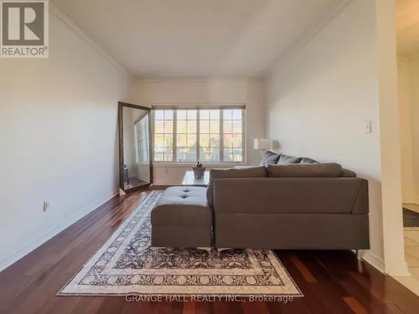 Vaughan (maple), ON L6A2N7,17 LOMOND AVENUE