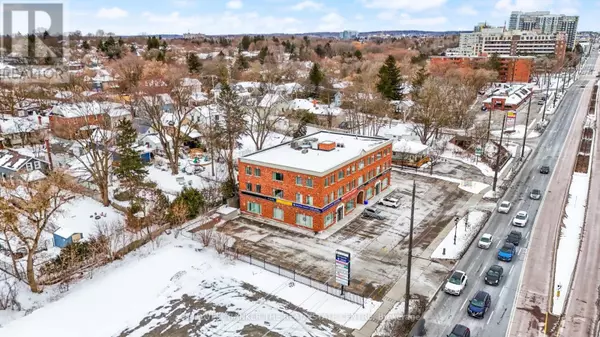 390 Davis DR #303, Newmarket (central Newmarket), ON L3Y7T8