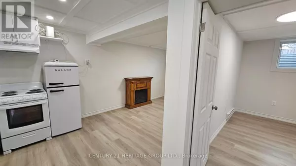 Newmarket (central Newmarket), ON L3Y1C9,217 THOMS CRESCENT