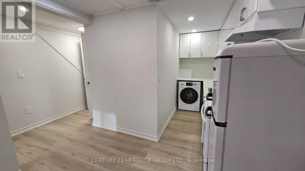 Newmarket (central Newmarket), ON L3Y1C9,217 THOMS CRESCENT