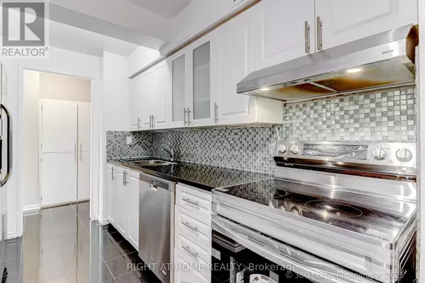 Markham (royal Orchard), ON L3T3C2,1 Royal Orchard BLVD #1107