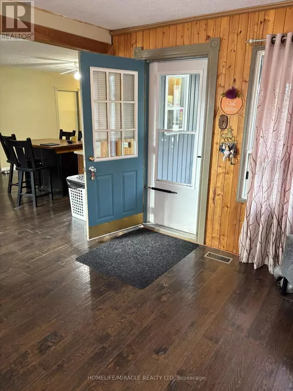 Georgina (virginia), ON L0E1R0,2 DELLA STREET