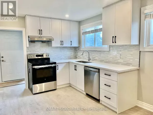228 Silverbirch DR #Upper, Newmarket (bristol-london), ON L3Y2Z5
