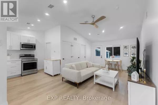 Georgina (historic Lakeshore Communities), ON L0E1S0,808 MONTSELL AVENUE