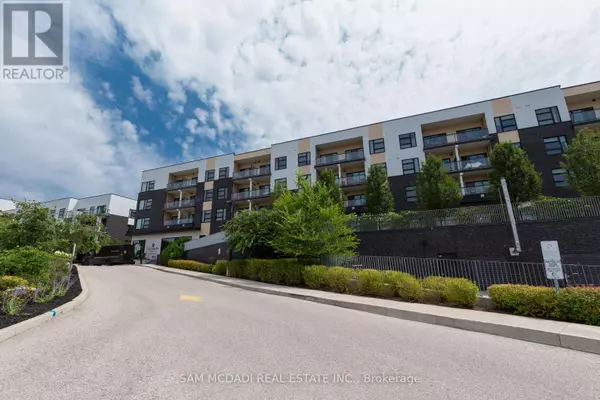 Aurora, ON L4G7C4,555 William Graham DR #114