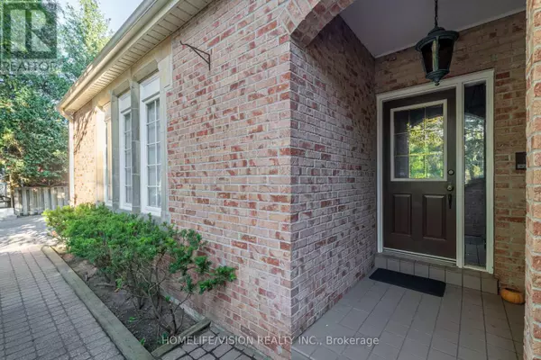 Markham (bayview Glen), ON L3T1N2,15 DAFFODIL AVENUE