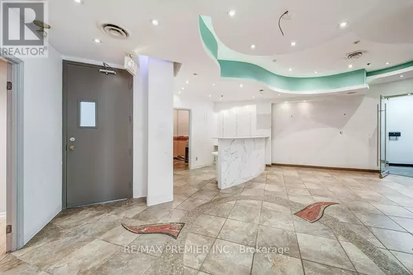 Vaughan (west Woodbridge), ON L4L4K9,140 Woodbridge AVE #DU200