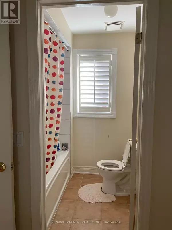 Richmond Hill (bayview Hill), ON L4B4P8,2ND FLOOR BEDROOM - 21 ORMSBY COURT