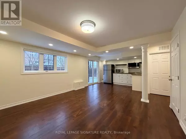 Newmarket (woodland Hill), ON L3X2X2,331 Spruce Grove CRES #Lower