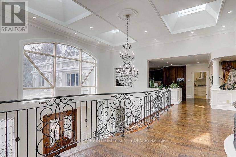 Vaughan, ON L6A1G1,305 WOODLAND ACRES CRESCENT
