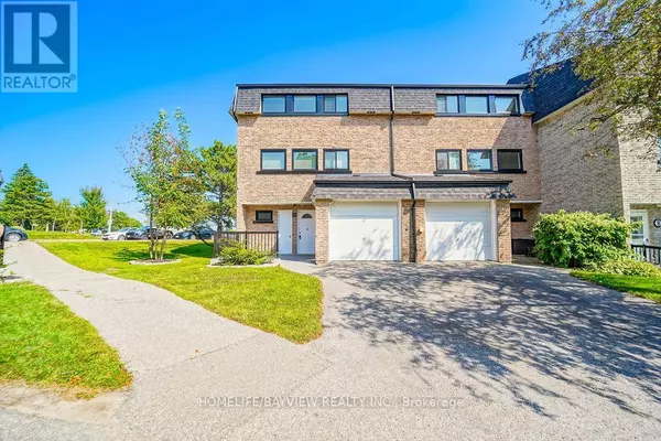 12 Poplar CRES #34, Aurora (aurora Highlands), ON L4G3L3