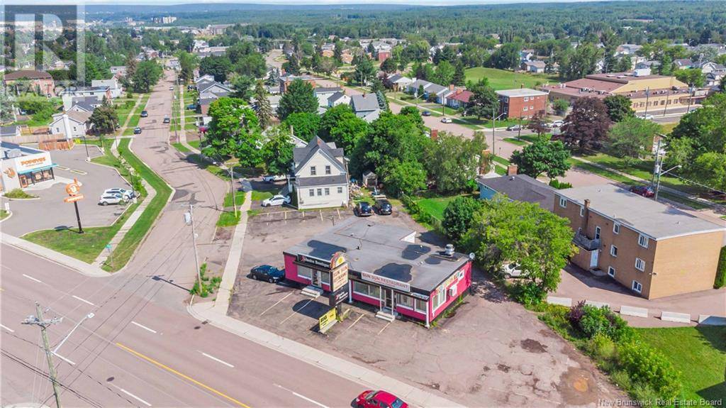 Moncton, NB E1C2S5,979-981 Mountain Road
