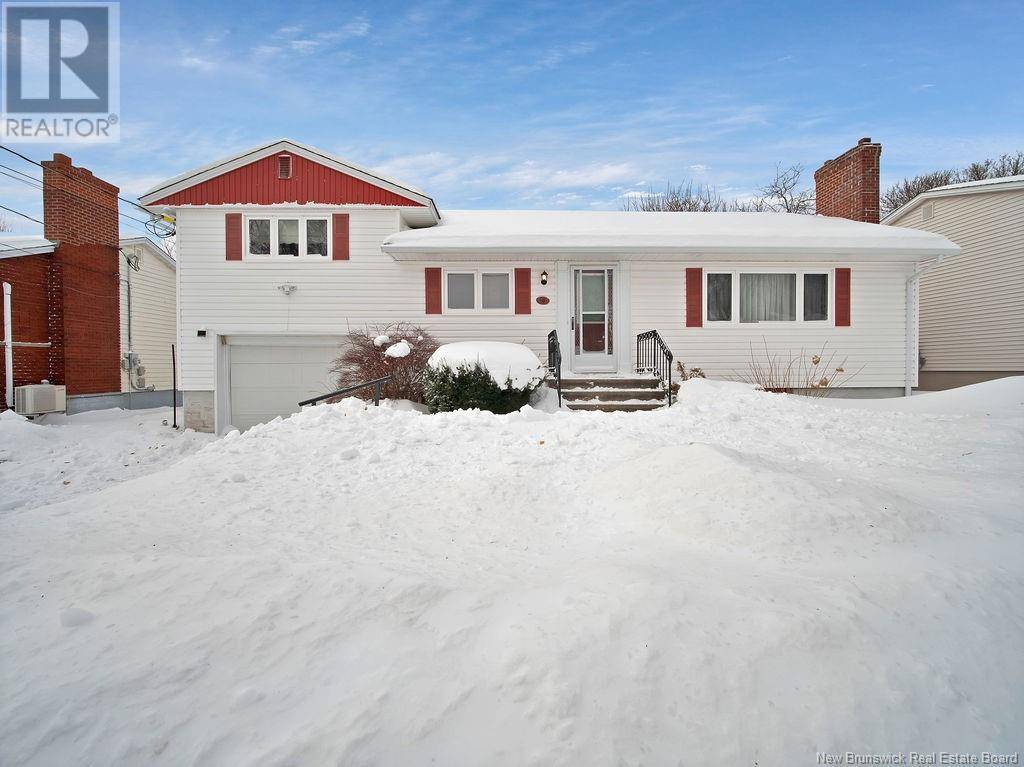 94 hedgewood, Moncton, NB E1E2W5
