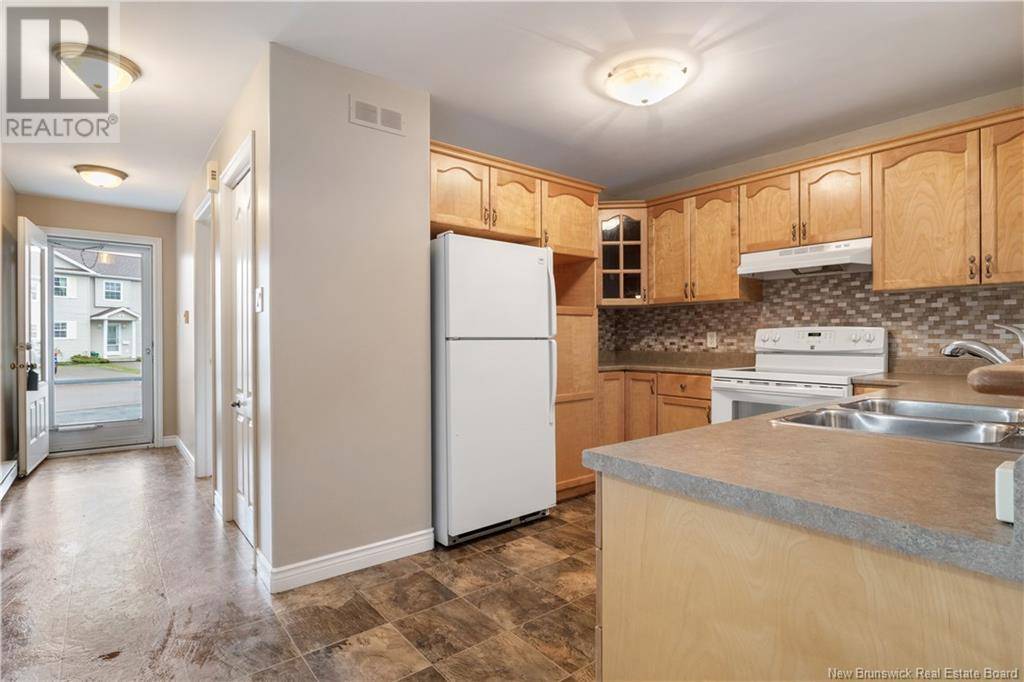 Dieppe, NB E1A7T1,35 Firmin Crescent