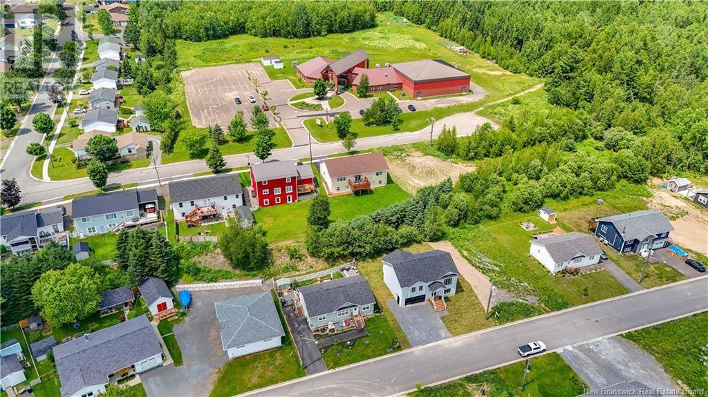 Fredericton, NB E3A5P9,62 Malibu Street