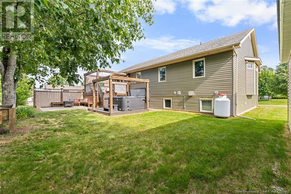 Dieppe, NB E1A0E6,427 Alfred Leger Street
