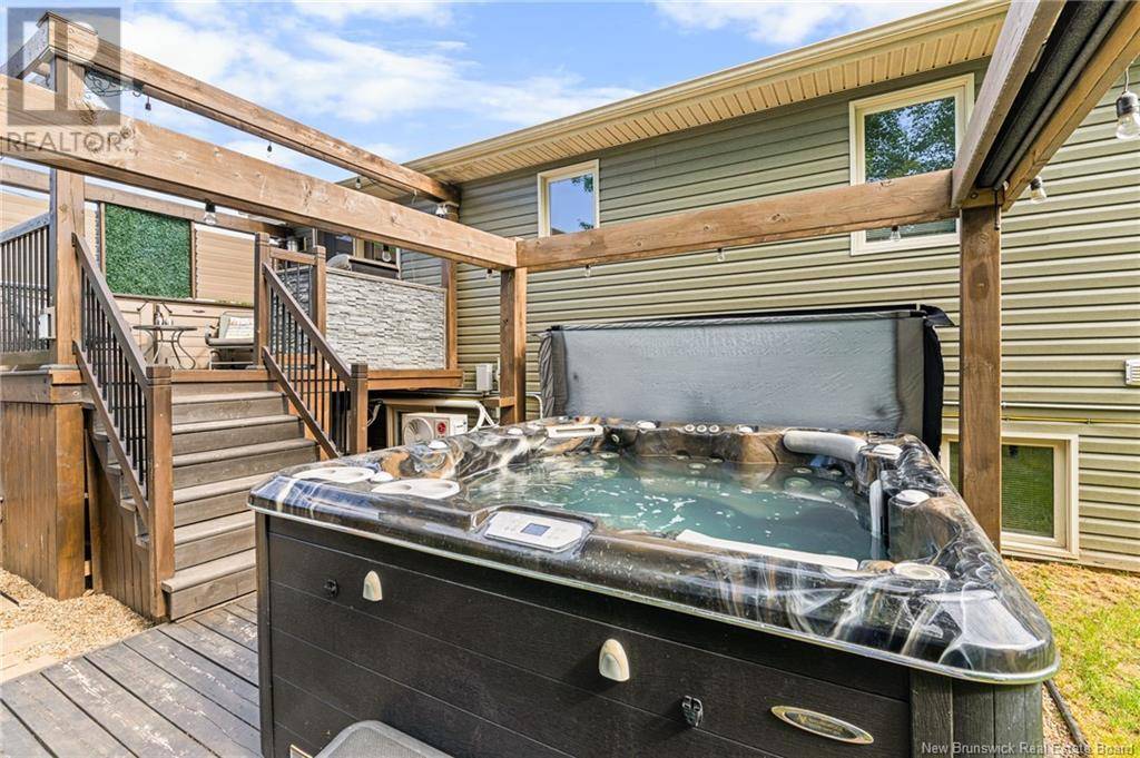 Dieppe, NB E1A0E6,427 Alfred Leger Street
